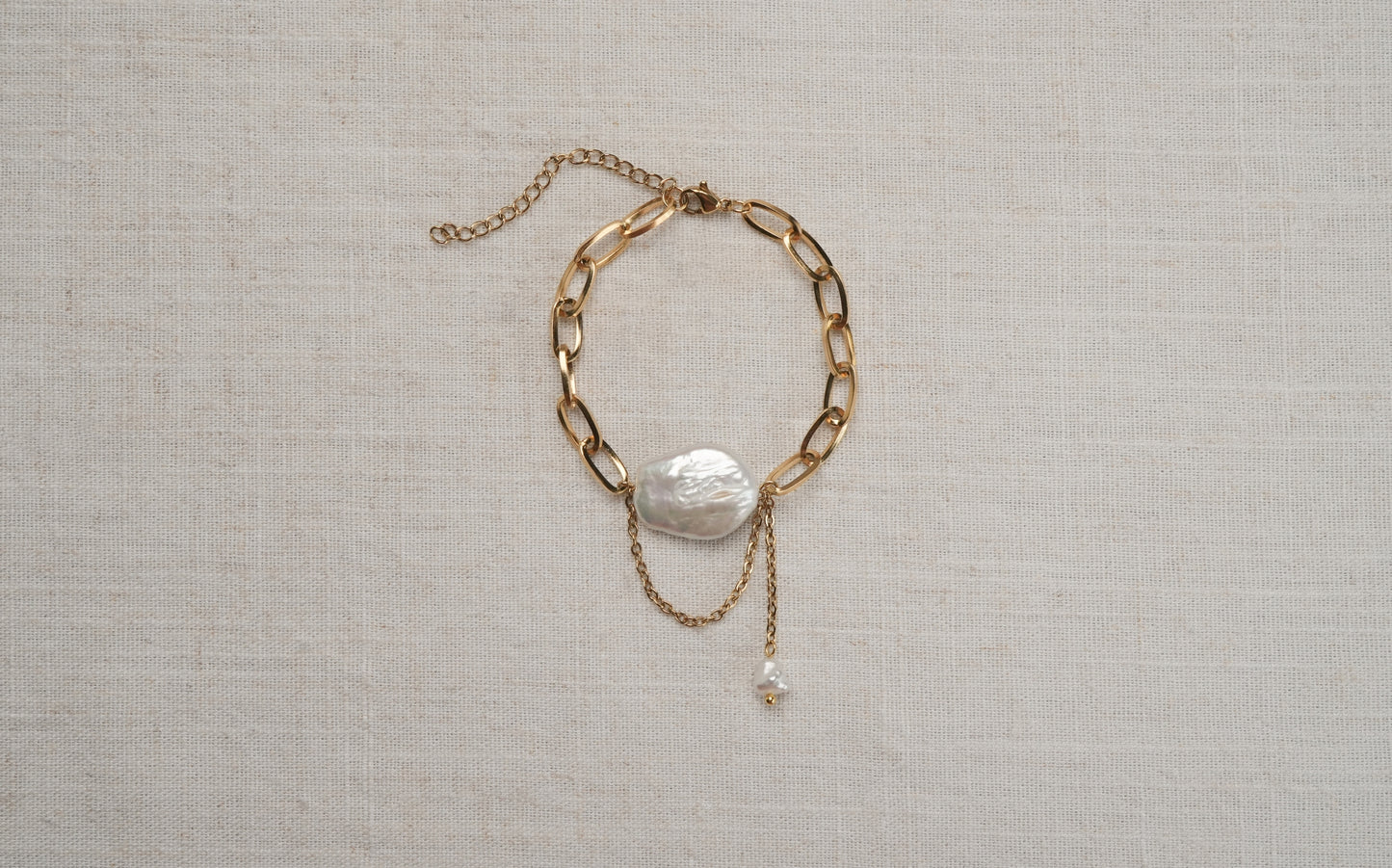 Chunky Paperclip Chain Semi Coin with Keshi Freshwater Pearl Bracelet - Dahlia