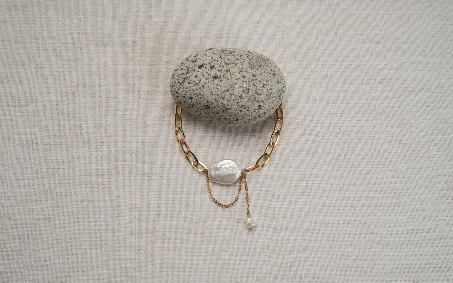 Chunky Paperclip Chain Semi Coin with Keshi Freshwater Pearl Bracelet - Dahlia