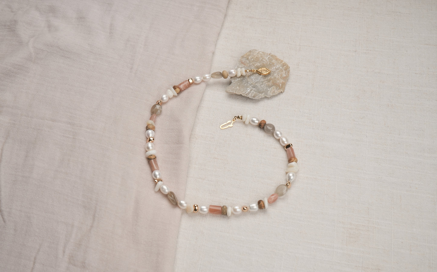 Mixed Stones and Freshwater Pearls Necklace - Fleur