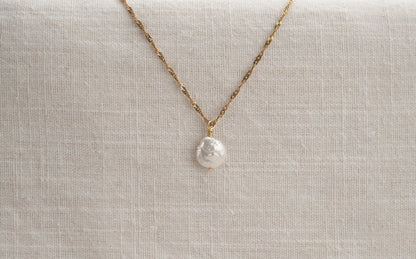 Simple Freshwater Coin Pearl Pendant Necklace - Daisy