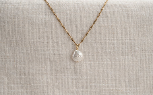 Simple Freshwater Coin Pearl Pendant Necklace - Daisy